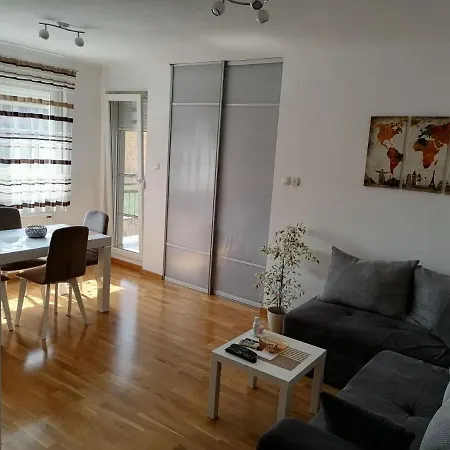Paris -free Private Parking Apartment Novi Sad