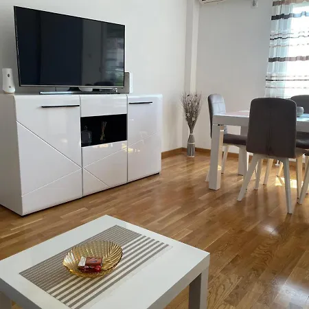 Paris -free Private Parking Apartment Novi Sad