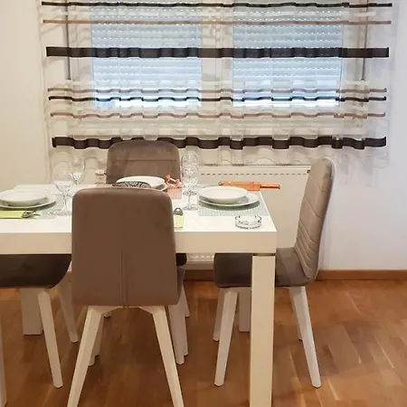 Paris -free Private Parking Apartment Novi Sad
