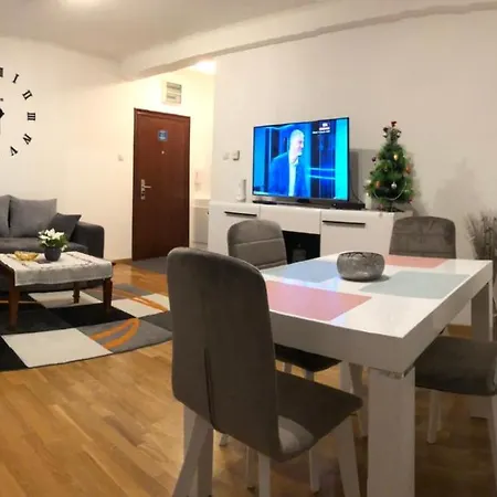 Paris -free Private Parking Novi Sad